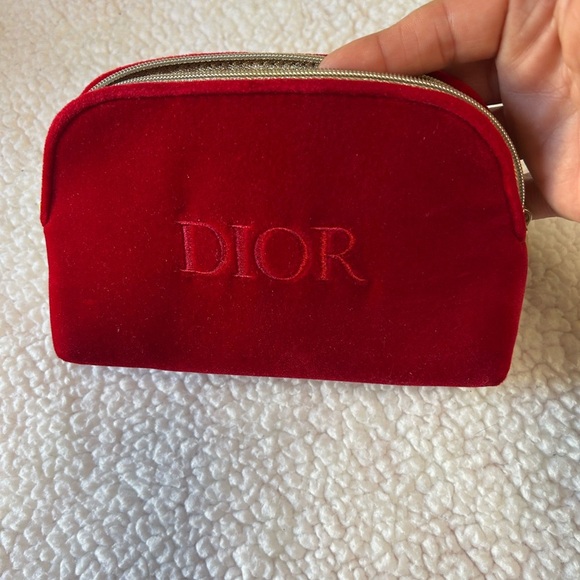 Dior Elegant Red Velvet Cosmetic Bag - Picture 4 of 7